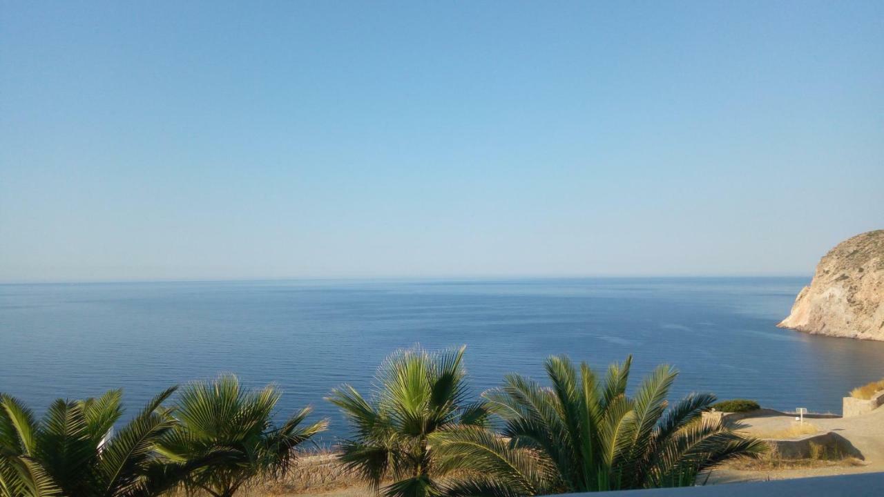 Agia Kiriaki Beach  Heavenly Milos Suites מראה חיצוני תמונה